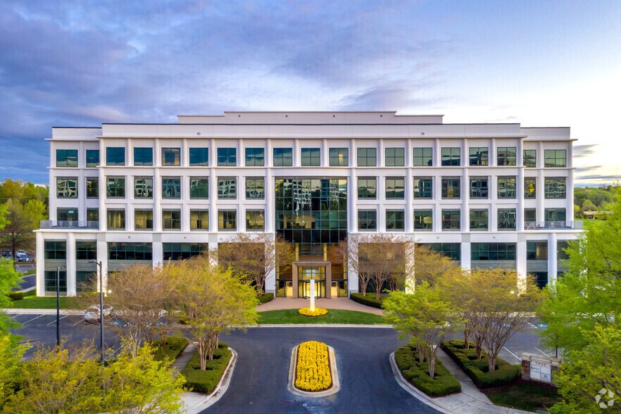 3800 Arco Corporate Dr, Charlotte, NC à louer - Photo principale – Image 1 sur 20