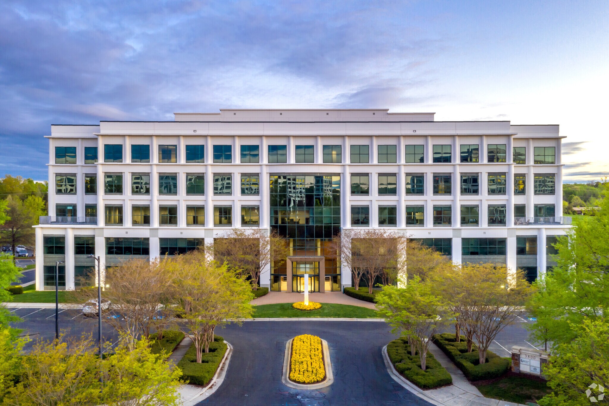 3800 Arco Corporate Dr, Charlotte, NC à louer Photo principale– Image 1 sur 21
