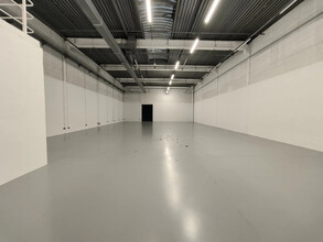 Local d’activités dans Éragny à louer Photo intérieure– Image 2 sur 2