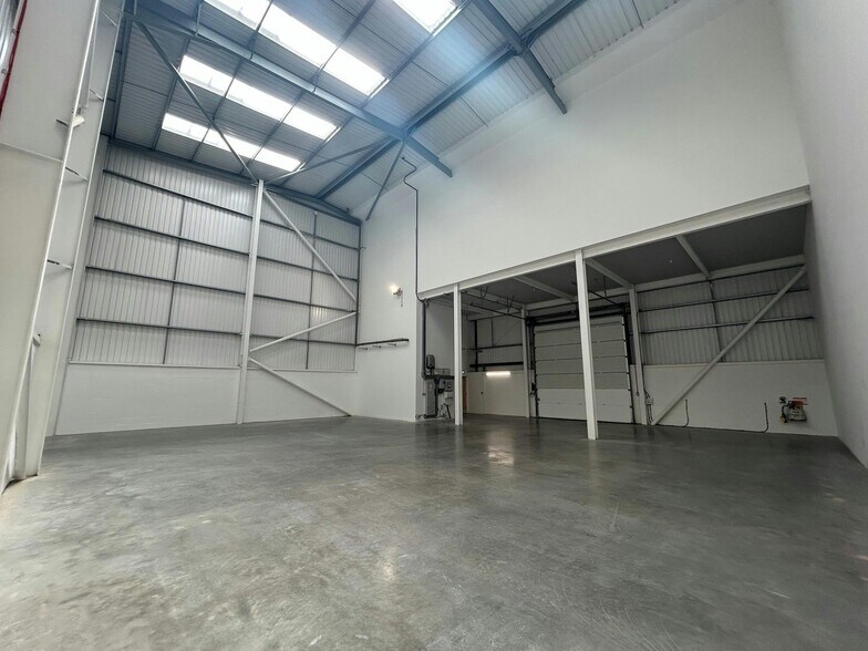 Ellesfield Av, Bracknell à louer - Photo de l’immeuble – Image 2 sur 7