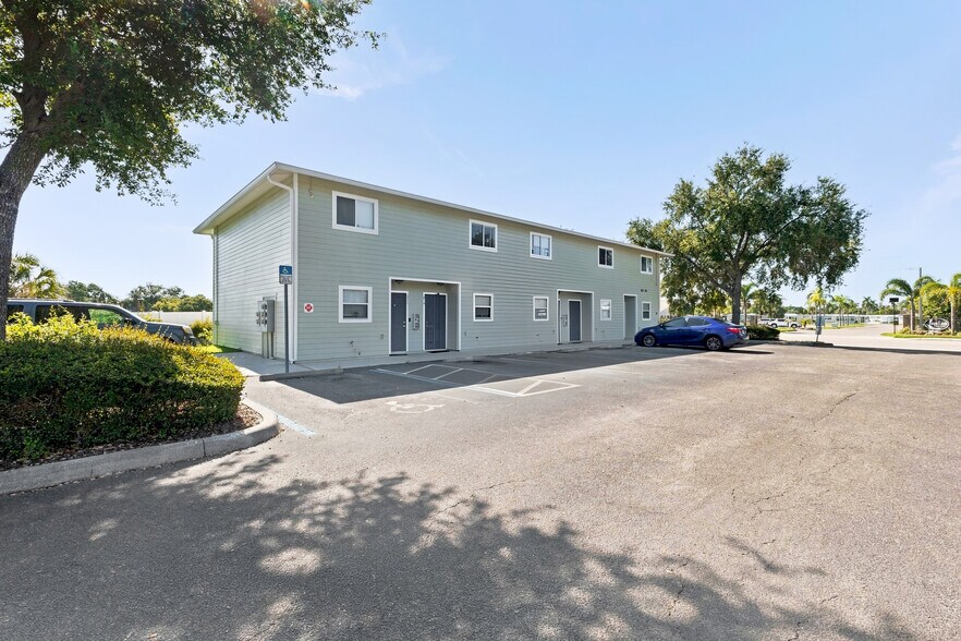 1007 W 57th Ave W, Bradenton, FL à vendre - Photo de l’immeuble – Image 2 sur 25
