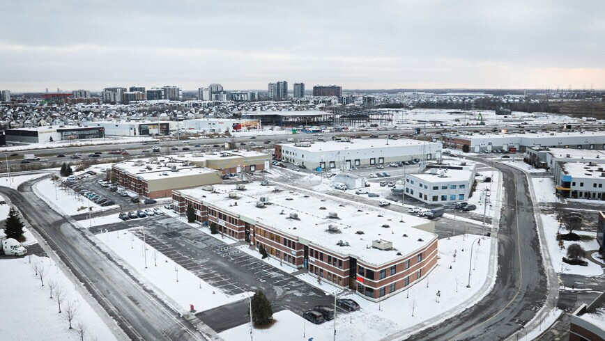 5520-5576 Boul Des Rossignols, Laval, QC à louer - Photo de l’immeuble – Image 2 sur 8