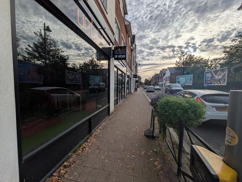 163 Fleet Rd, Fleet à louer - Photo de l’immeuble – Image 2 sur 8