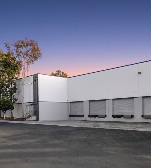 16200-16220 Carmenita Rd, Cerritos, CA à louer - Photo de l’immeuble – Image 3 sur 8