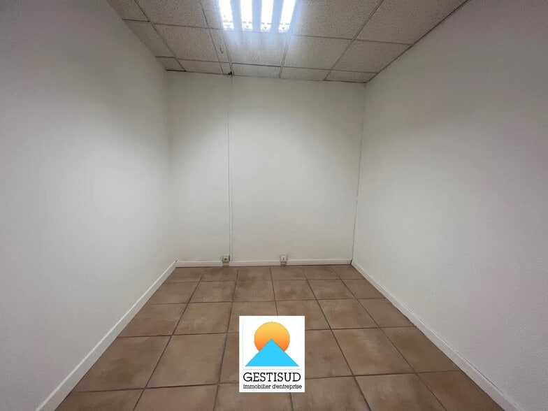 248 Avenue Des Paluds, Aubagne à louer - Photo de l’immeuble – Image 3 sur 8