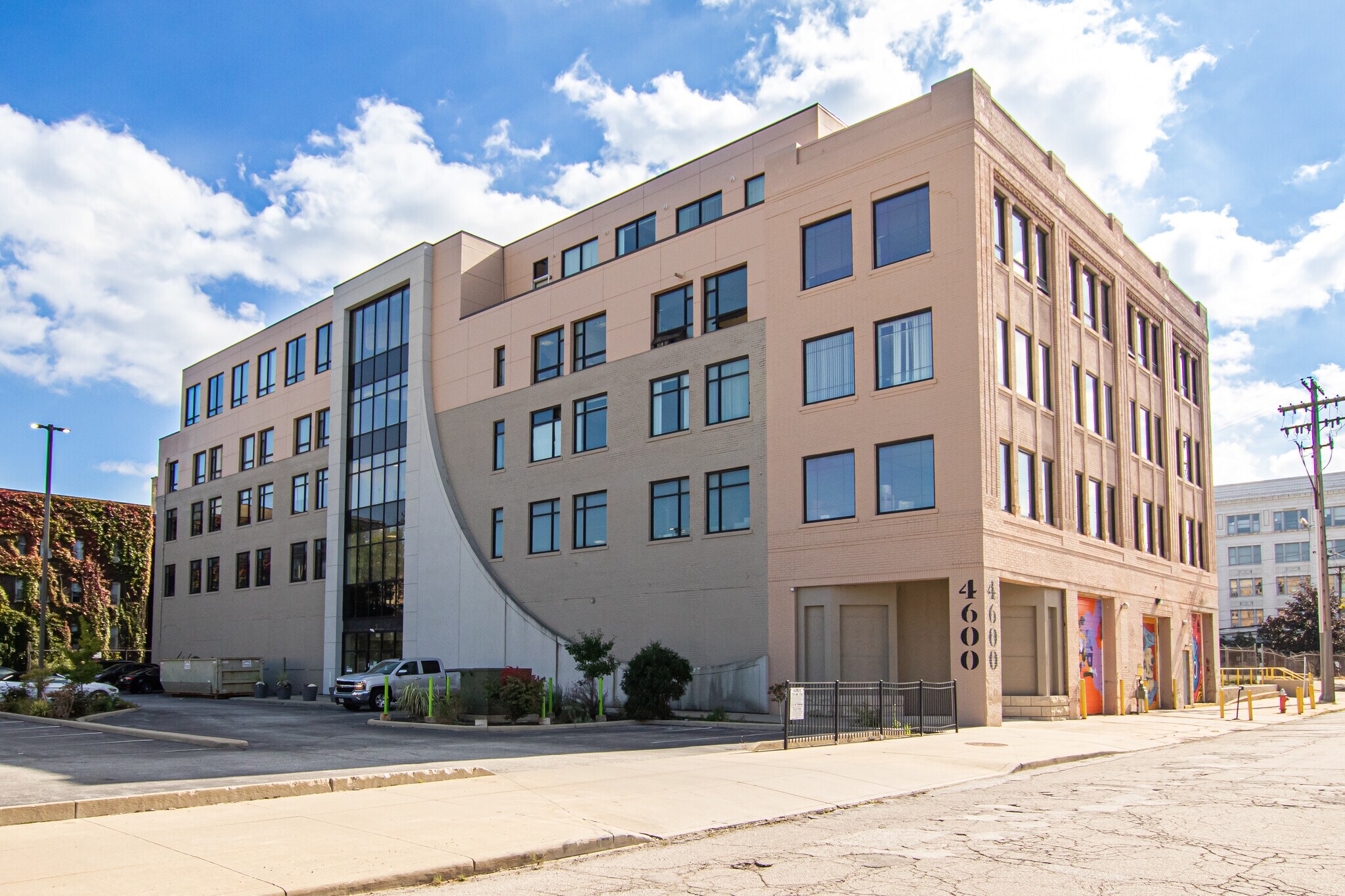 4600 Euclid Ave, Cleveland, OH à louer Photo de l’immeuble– Image 1 sur 4