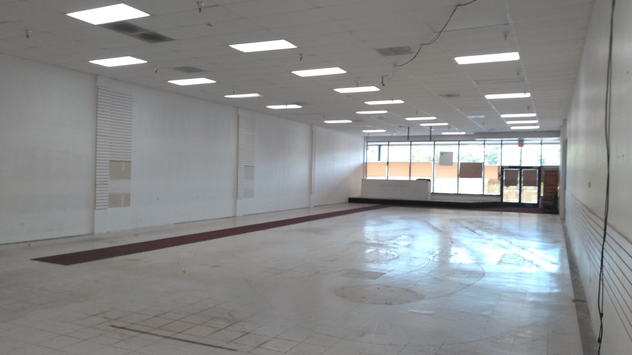 2135-2251 Belvidere Rd, Waukegan, IL à louer Photo intérieure– Image 1 sur 6