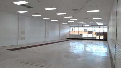 2135-2251 Belvidere Rd, Waukegan, IL à louer Photo intérieure– Image 1 sur 6