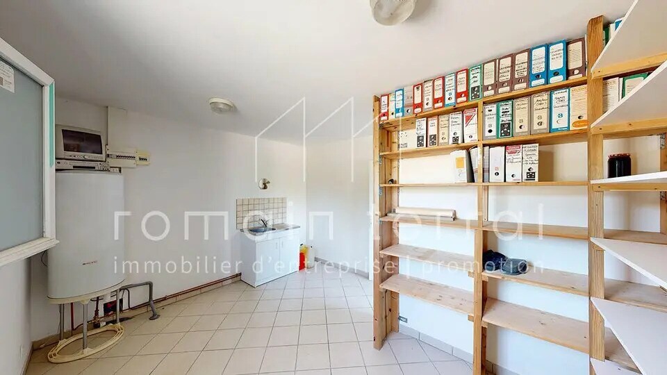 Local d'activités dans Saint-Junien à vendre - Photo de l’immeuble – Image 3 sur 5