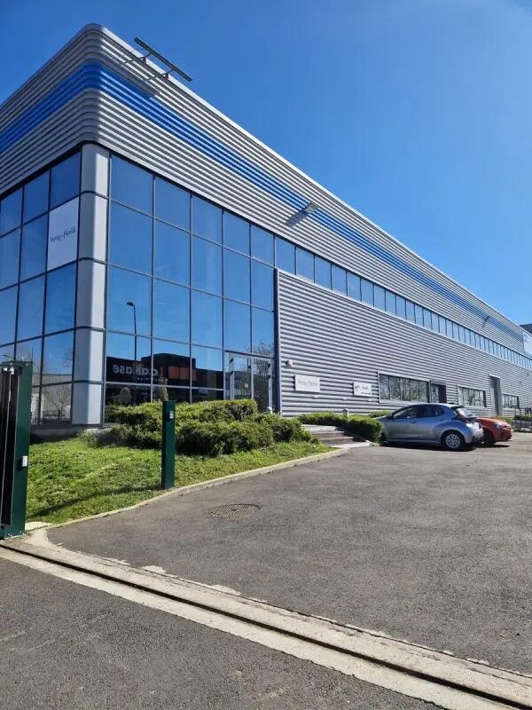 Local d’activités dans Taverny à louer Photo de l’immeuble– Image 1 sur 12