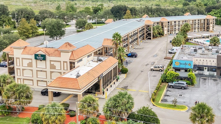 7785 W Irlo Bronson Memorial Hwy, Kissimmee, FL à vendre - Photo de l’immeuble – Image 3 sur 17