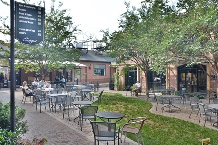 431 W Franklin St, Chapel Hill, NC à louer - Photo de l’immeuble – Image 3 sur 12