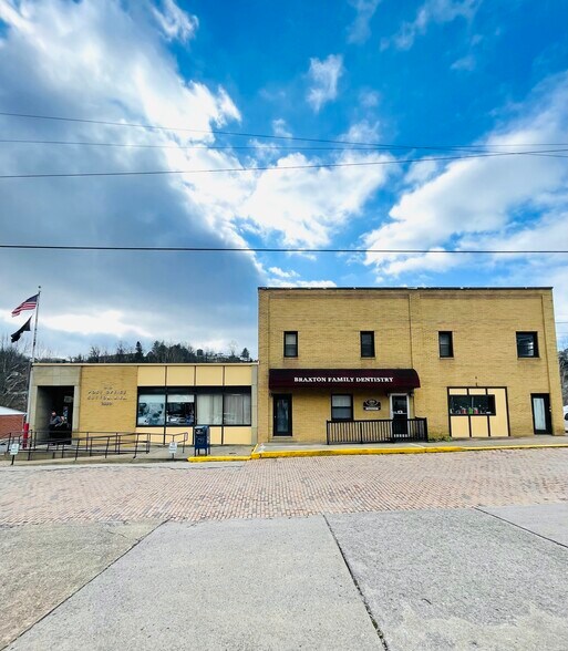 304 River View Dr, Sutton, WV à vendre - Photo de l’immeuble – Image 1 sur 41