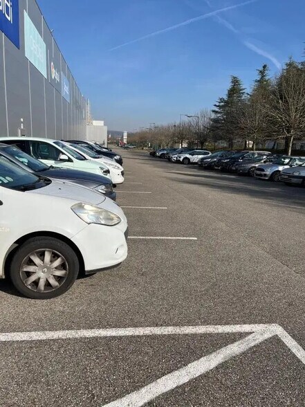 555 Rue De La Craz, Dagneux à louer - Photo de l’immeuble – Image 2 sur 13