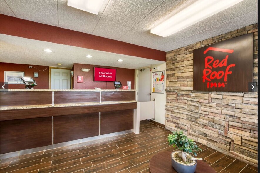 966 S Outer Dr, Saginaw, MI à vendre - Photo de l’immeuble – Image 3 sur 4