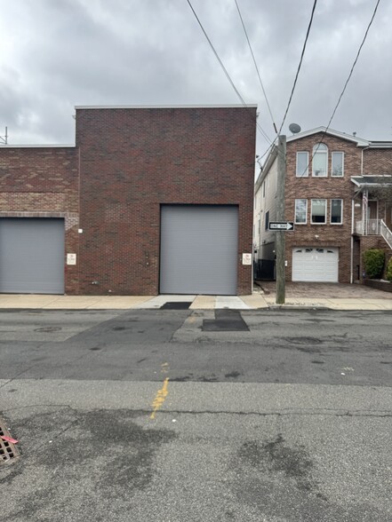 364-366 Kamena St, Fairview, NJ à louer - Photo de l’immeuble – Image 1 sur 1