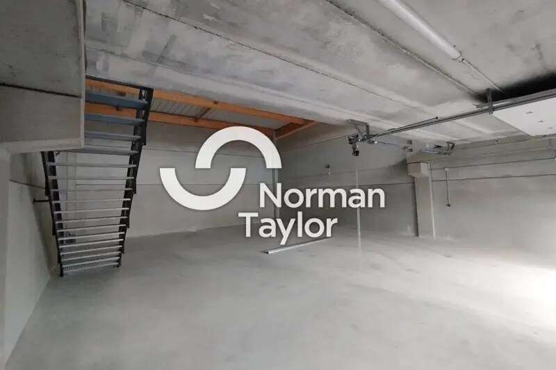 Local d’activités dans Vailhauquès à louer - Photo de l’immeuble – Image 3 sur 7