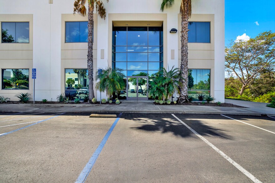 6213 El Camino Real, Carlsbad, CA à louer - Photo de l’immeuble – Image 2 sur 7