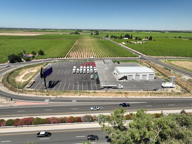 22420 Highway 99, Acampo, CA à louer - Photo de l’immeuble – Image 2 sur 6