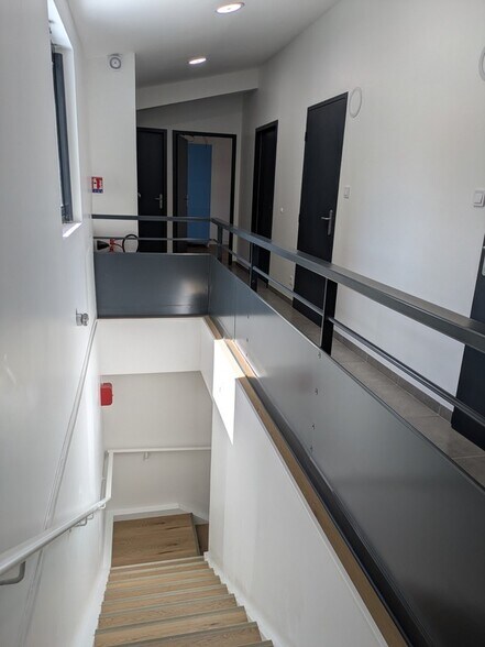Bureau dans Bourgoin-Jallieu à louer - Photo intérieure – Image 3 sur 7