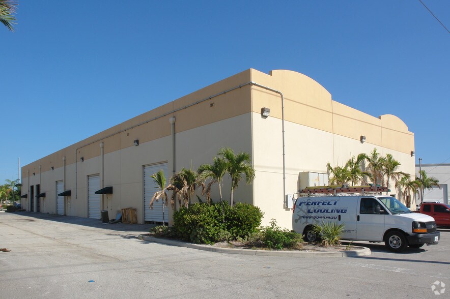1035 NW 17th Ave, Delray Beach, FL à louer - Photo de l’immeuble – Image 2 sur 13