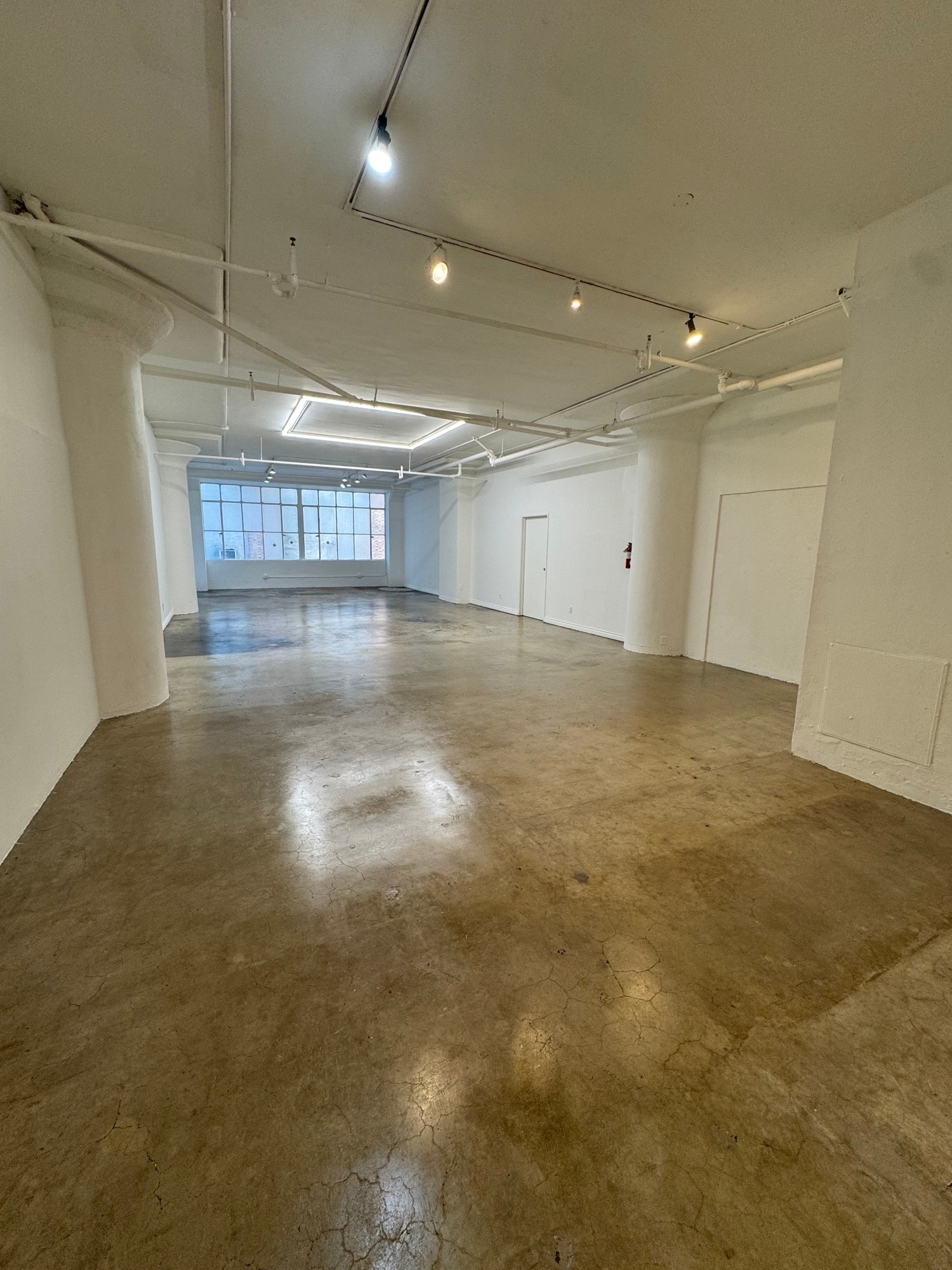 1206 S Maple Ave, Los Angeles, CA à louer Photo intérieure– Image 1 sur 3