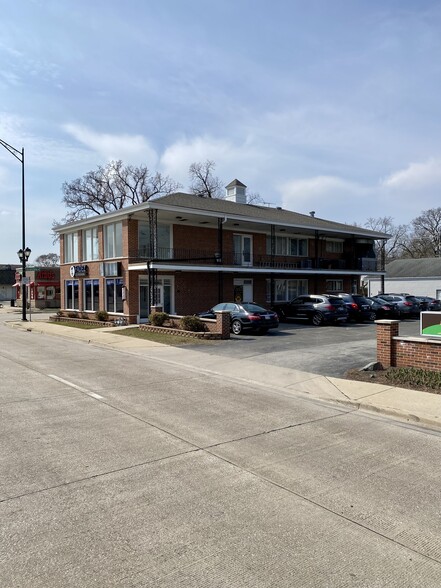 350 N York St, Elmhurst, IL à vendre - Photo de l’immeuble – Image 3 sur 4