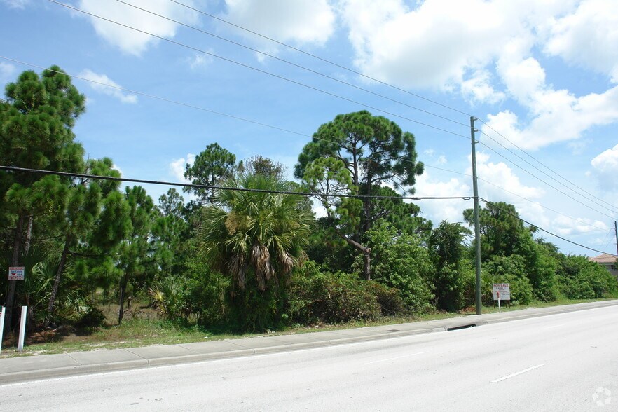 541-581 SW Port St Lucie Blvd, Port Saint Lucie, FL à vendre - Photo de l’immeuble – Image 2 sur 15