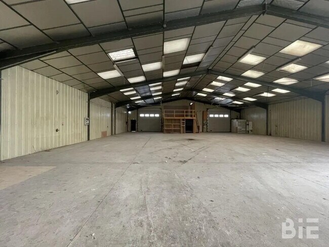 Plus de détails pour Bureau, Local d'activités à louer