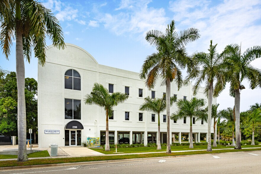 2200 Broadway, Fort Myers, FL à louer - Photo de l’immeuble – Image 1 sur 24