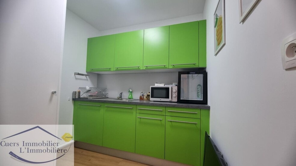 Bureau dans Solliès-Pont à vendre - Photo de l’immeuble – Image 3 sur 8