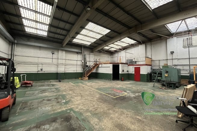 Osier Way, Aylesbury, BKM HP20 1EB - Lot 10 - - Photo intérieure - Image 1 of 5