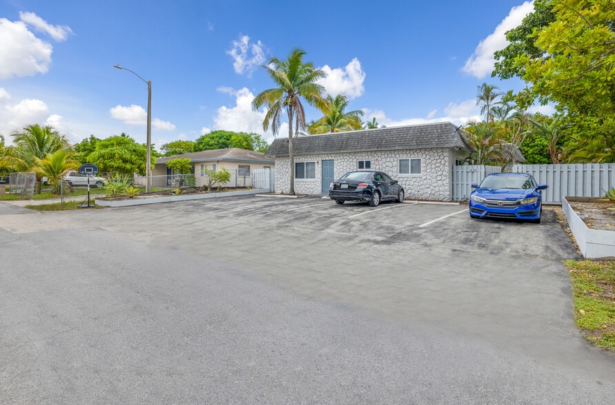 1480 NW 20th Ct, Fort Lauderdale, FL à vendre - Photo de l’immeuble – Image 2 sur 14