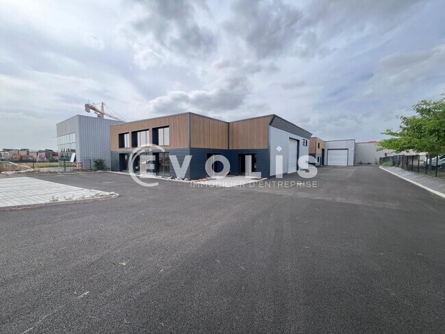 Plus de détails pour 164 Rue De La Garenniere, Mornant - Local d’activités à vendre
