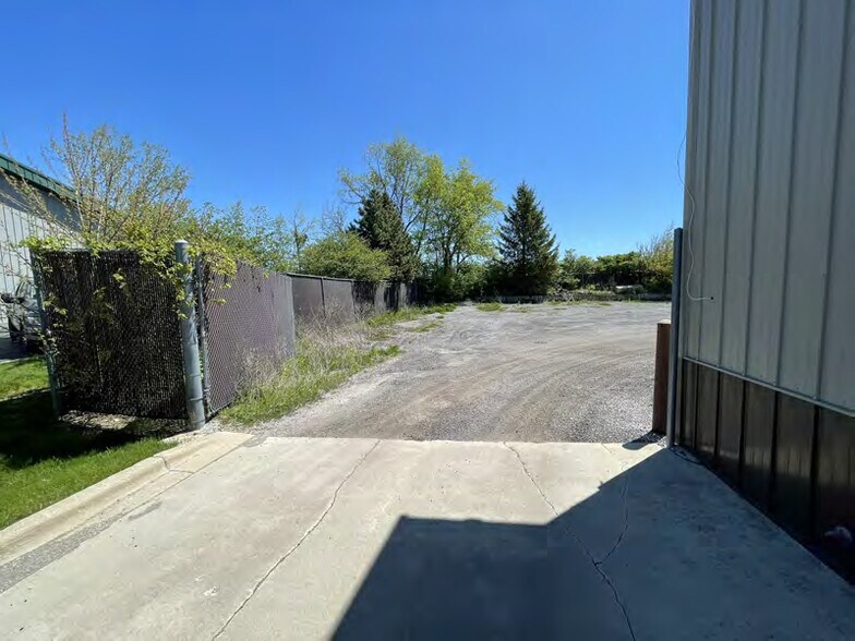 747 Herra St, Elburn, IL à louer - Photo de l’immeuble – Image 3 sur 4
