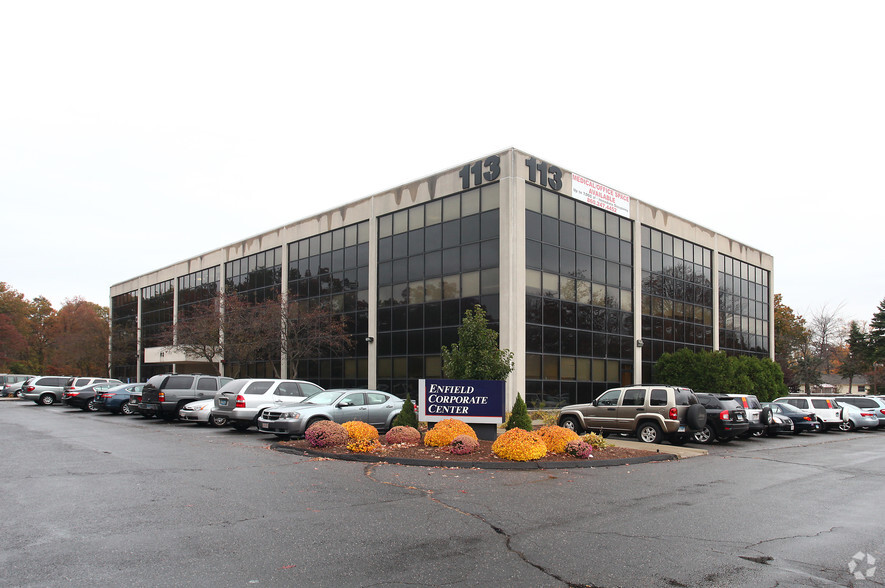113 Elm St, Enfield, CT à louer - Photo de l’immeuble – Image 1 sur 28