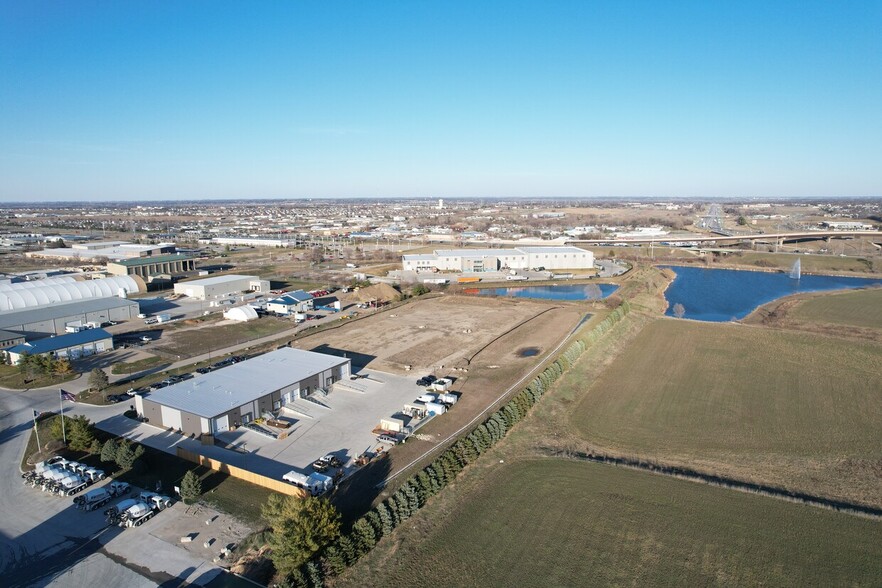 4405 SE Beisser Dr, Grimes, IA à louer - Photo de l’immeuble – Image 3 sur 7