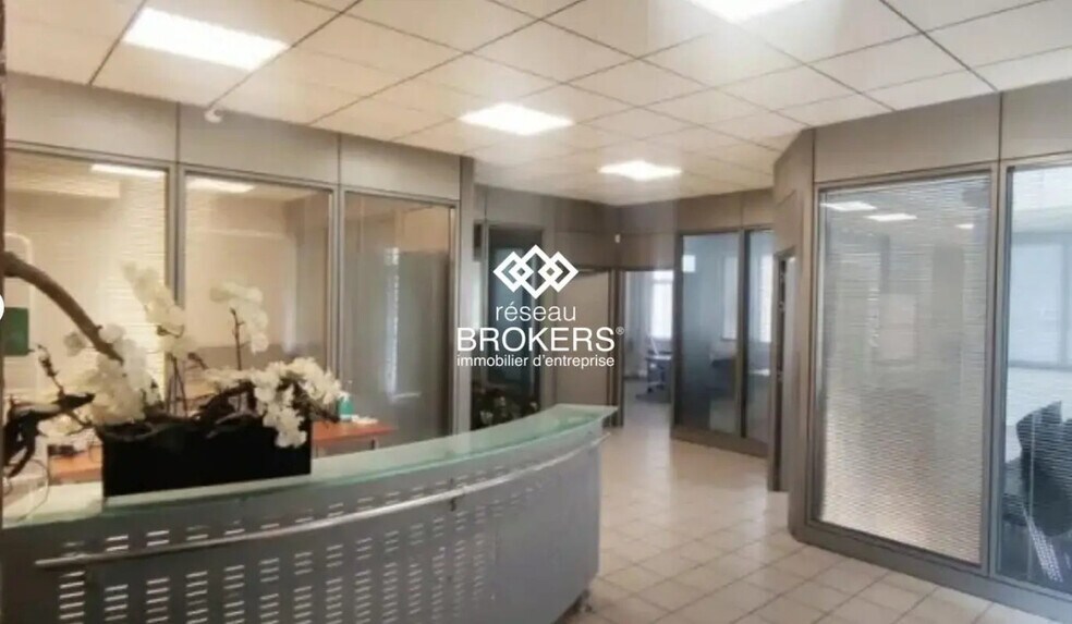 Bureau dans Châteaurenard à vendre - Photo de l’immeuble – Image 1 sur 2