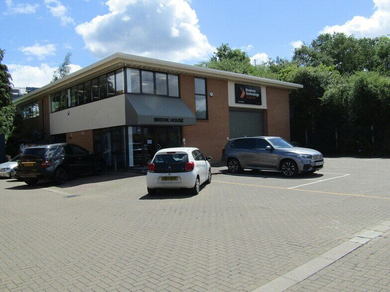 Brook House, Downmill Road, Bracknell à louer - Photo de l’immeuble – Image 1 sur 6