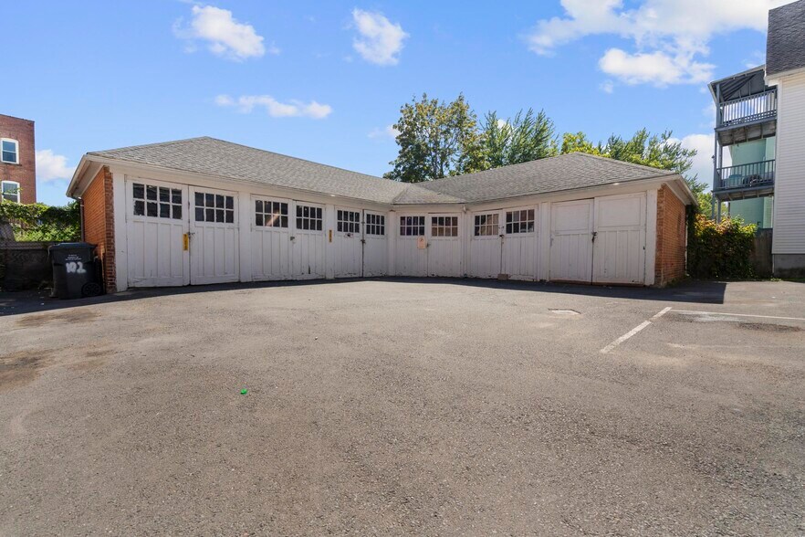 102 Rowe Ave, Hartford, CT à vendre - Photo de l’immeuble – Image 2 sur 38