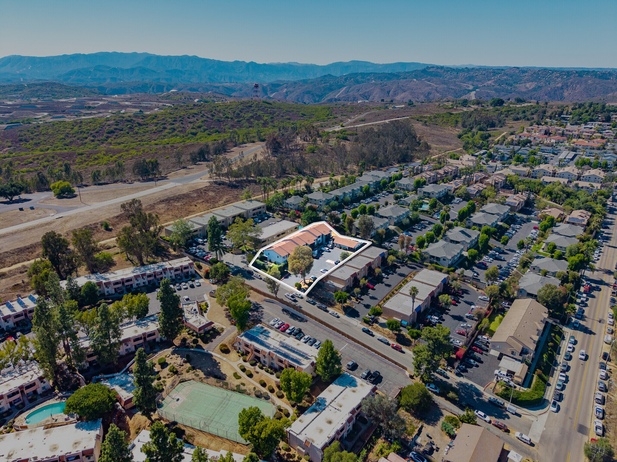 725 Alturas Ln, Fallbrook, CA à vendre Photo de l’immeuble– Image 1 sur 36