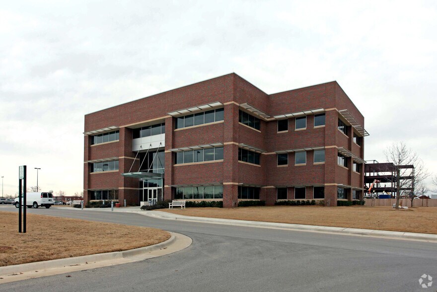 201 David L. Boren Blvd, Norman, OK à louer - Photo de l’immeuble – Image 3 sur 7