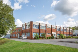Plus de détails pour 19 Hereward Rise, Halesowen - Local d'activités à louer