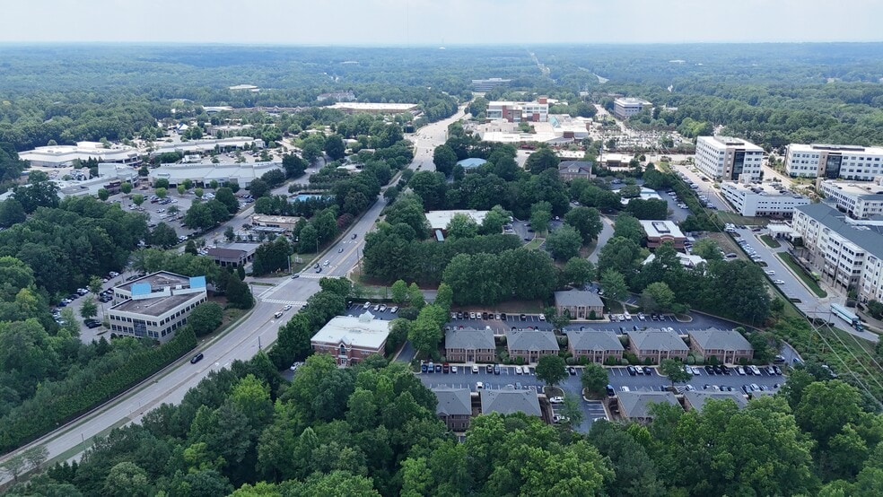 547 Keisler Dr, Cary, NC à louer - Aérien – Image 2 sur 11
