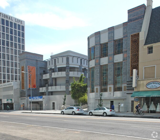 621 S Western Ave, Los Angeles, CA à louer - Photo de l’immeuble – Image 3 sur 17