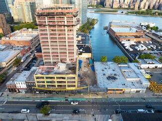 Plus de détails pour 45-40 Vernon Blvd, Long Island City, NY - Local commercial à louer