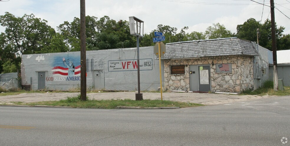 1123 N Flores, San Antonio, TX à vendre - Photo de l’immeuble – Image 2 sur 20