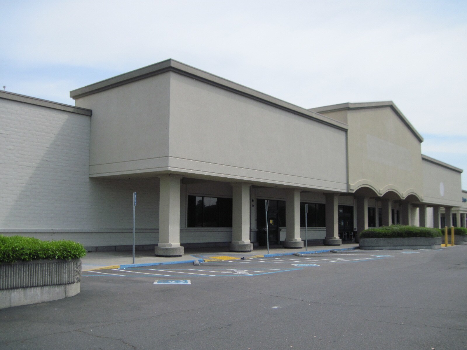 1270-1298 W Capitol Ave, West Sacramento, CA à louer Photo de l’immeuble– Image 1 sur 10