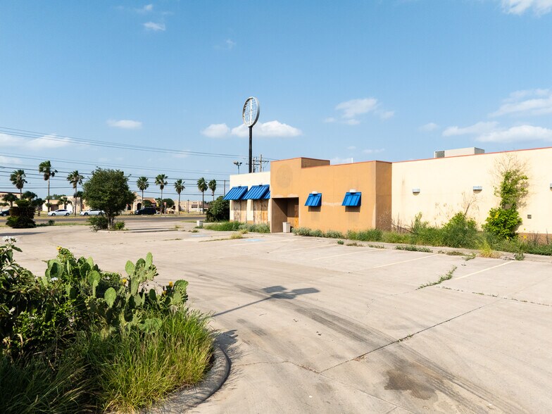 688 E Expressway 83, La Joya, TX à vendre - Photo de l’immeuble – Image 1 sur 15