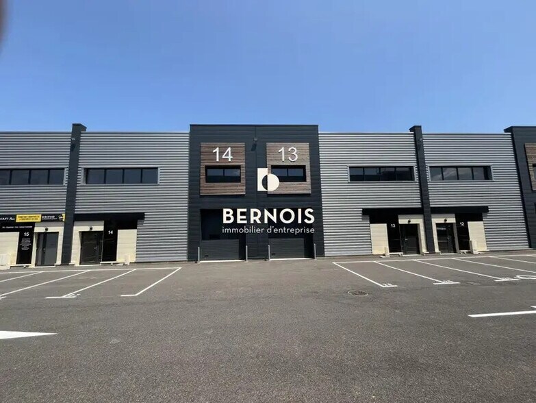 Local d’activités dans Brignoles à louer - Photo de l’immeuble – Image 2 sur 19